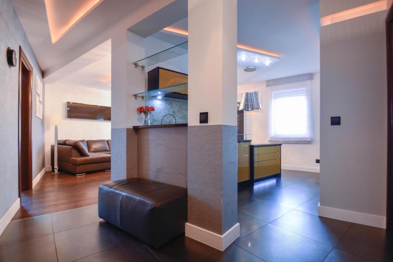 Apartamenty Bryza - Chelmonskiego - Parking - Centrum ชวีโนวิชแจ ภายนอก รูปภาพ