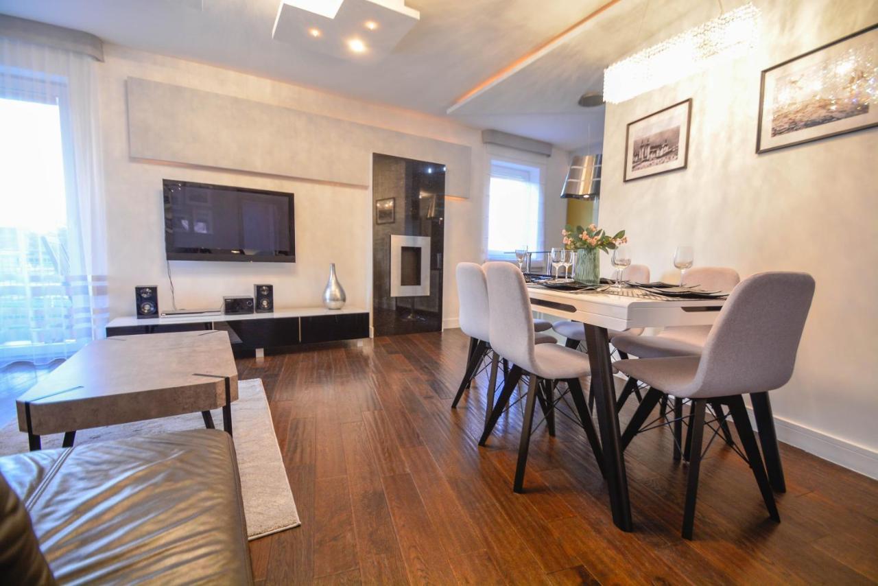 Apartamenty Bryza - Chelmonskiego - Parking - Centrum ชวีโนวิชแจ ภายนอก รูปภาพ
