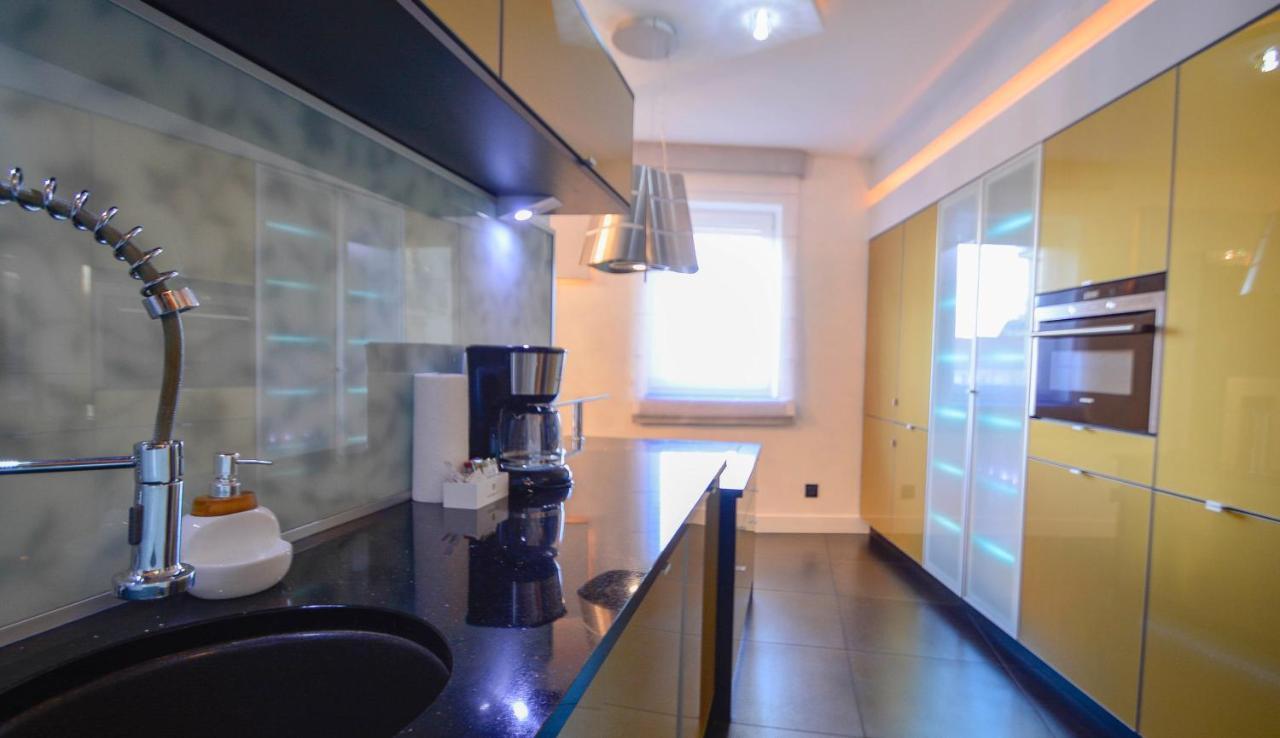Apartamenty Bryza - Chelmonskiego - Parking - Centrum ชวีโนวิชแจ ภายนอก รูปภาพ