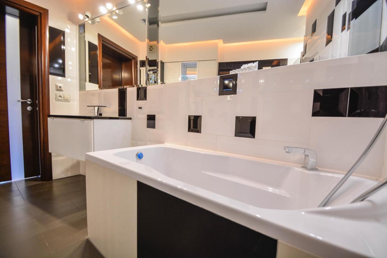 Apartamenty Bryza - Chelmonskiego - Parking - Centrum ชวีโนวิชแจ ภายนอก รูปภาพ
