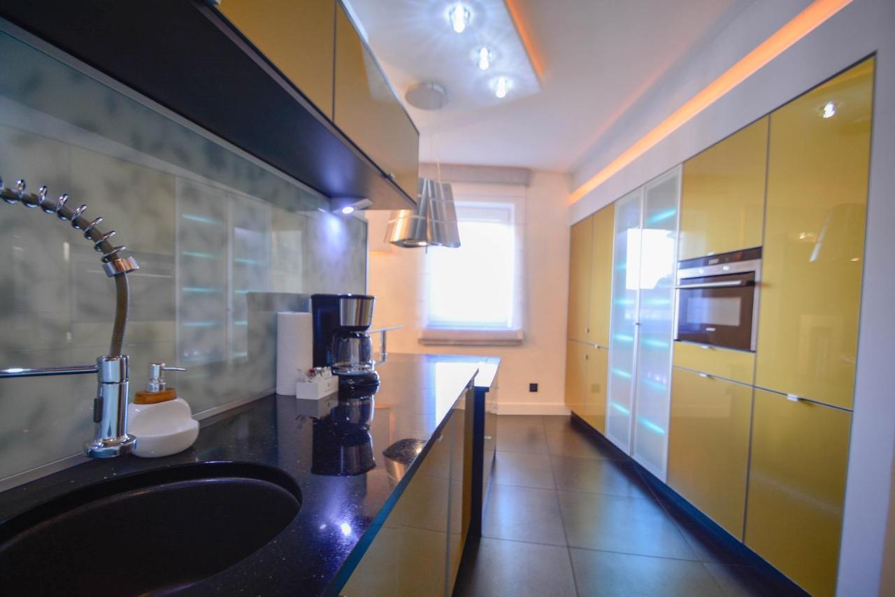 Apartamenty Bryza - Chelmonskiego - Parking - Centrum ชวีโนวิชแจ ภายนอก รูปภาพ