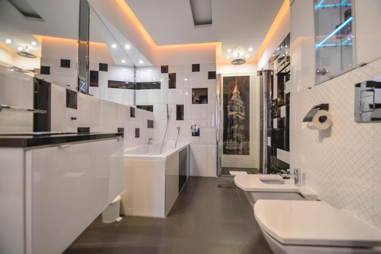 Apartamenty Bryza - Chelmonskiego - Parking - Centrum ชวีโนวิชแจ ภายนอก รูปภาพ