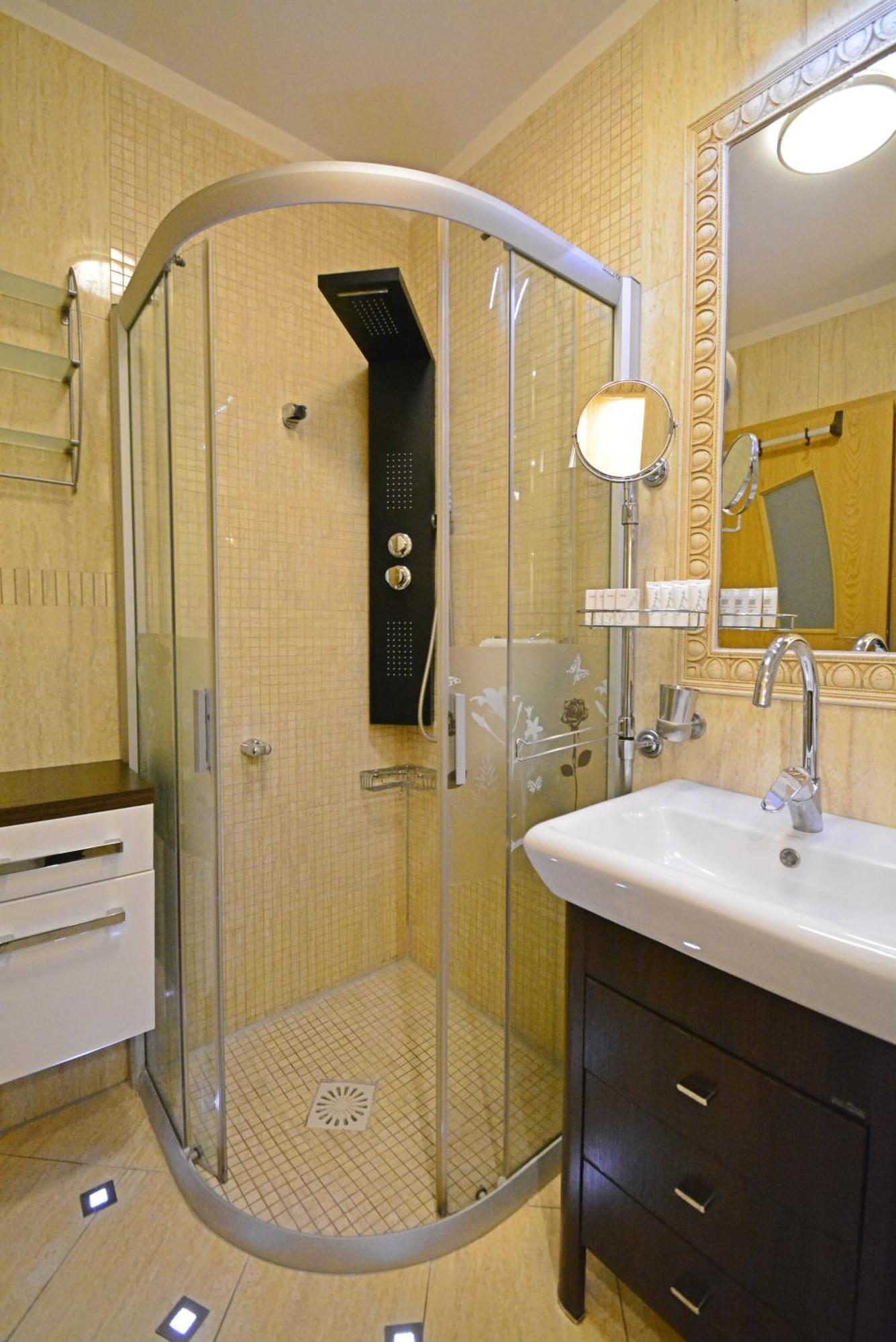 Apartamenty Bryza - Chelmonskiego - Parking - Centrum ชวีโนวิชแจ ภายนอก รูปภาพ