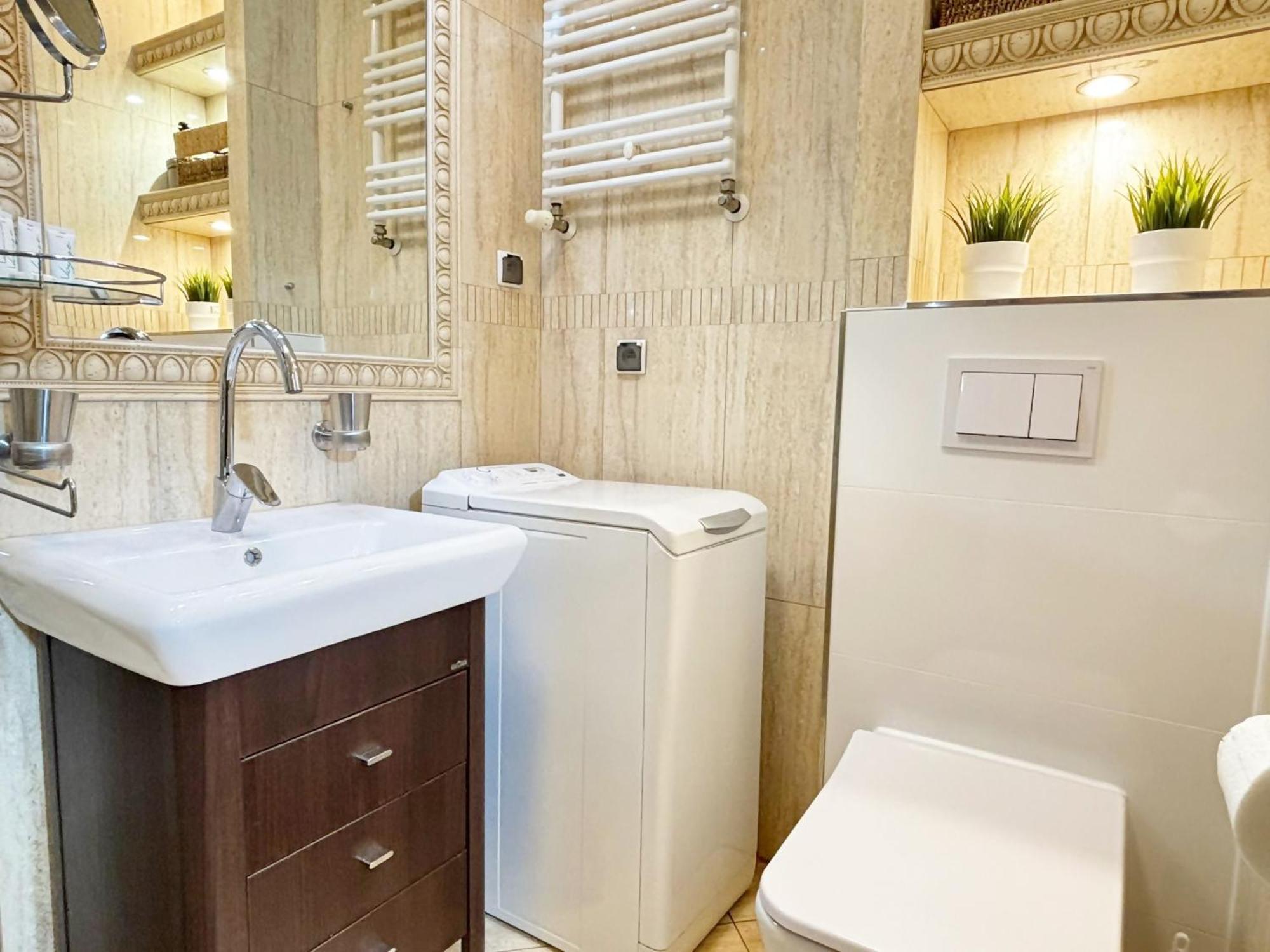 Apartamenty Bryza - Chelmonskiego - Parking - Centrum ชวีโนวิชแจ ภายนอก รูปภาพ